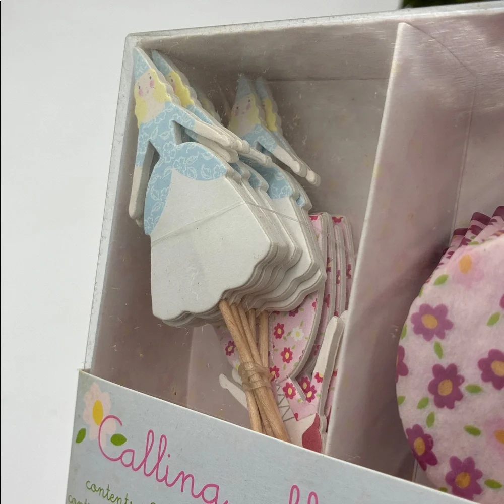 Williams Sonoma Calling All Princesses Cupcake Kit - Pink and Purple